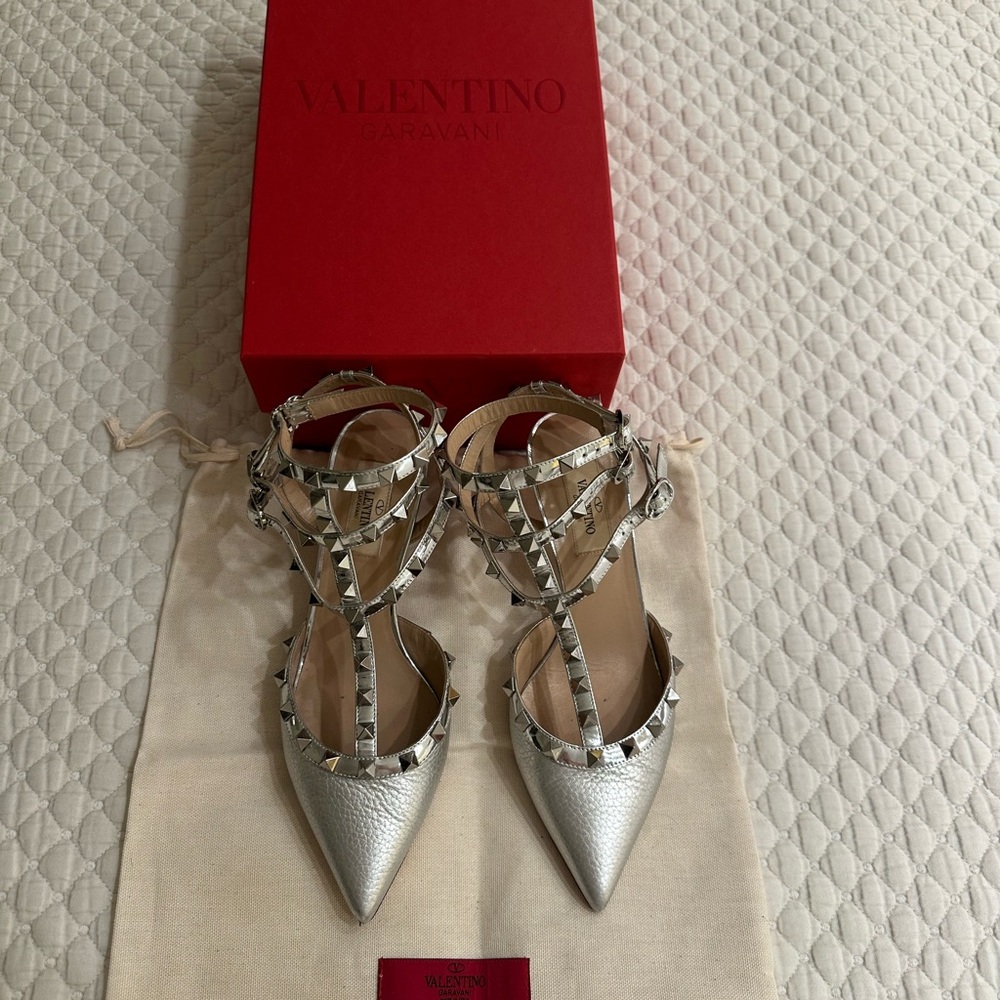 Valentino pump